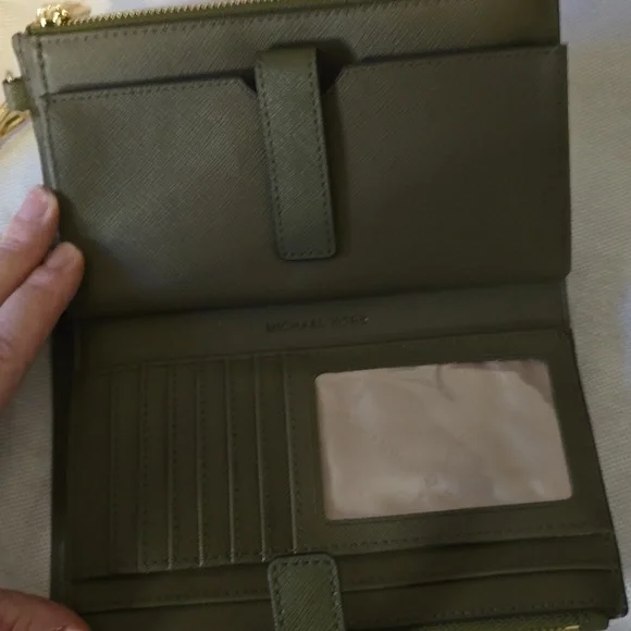 Michael Kors Jet Set Bag And Wallets - Picture 6 of 9